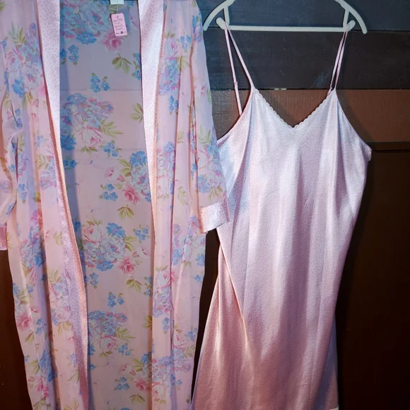 Gorgeous 1X Jaclyn Smith Stunning Lingerie Gown with Matching Robe Feminine - Picture 5 of 15